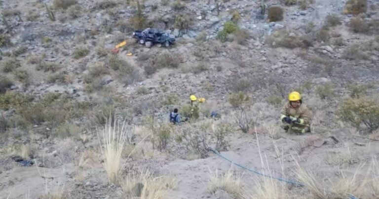 Tragedia en Tucumán: una camioneta cayó por un precipicio y un hombre murió tras salir despedido del vehículo
