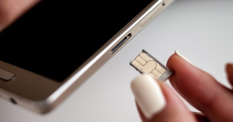 El celular se queda sin señal y vacían tu cuenta bancaria: así funciona el SIM swapping, la ciberestafa silenciosa