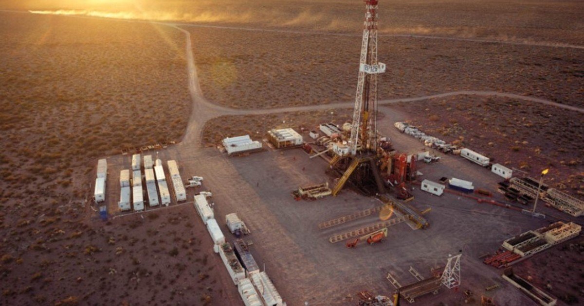 El Gobierno advierte el impacto de la baja del precio del petróleo y da un consejo clave: qué puede pasar con Vaca Muerta