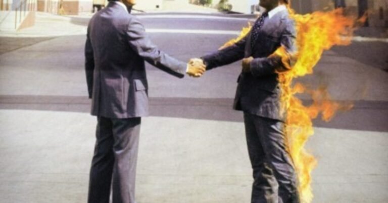 Murió Ronnie Rondell Jr., el protagonista de la icónica foto del "hombre en llamas" que usó Pink Floyd en el disco Wish you were here