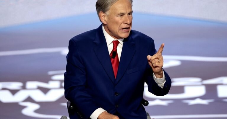 Greg Abbott pidió que despidan a una profesora de Texas tras un video que se viralizó