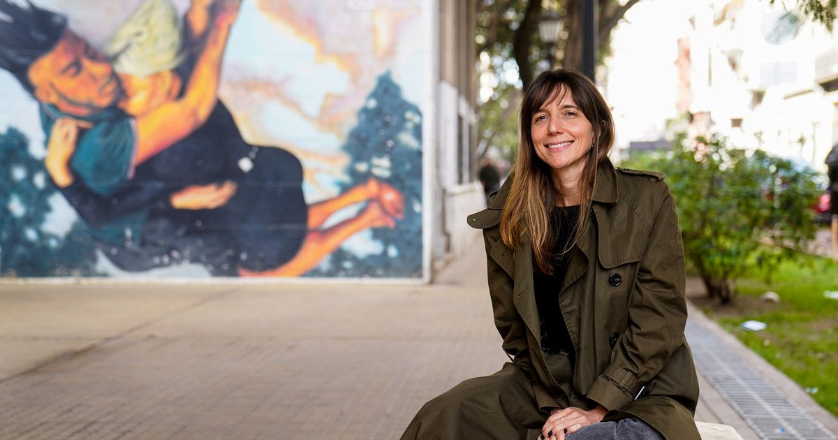 Laura Ferrero: “‘Los astronautas’ es una novela sobre lo que callamos y lo que necesitamos saber”
