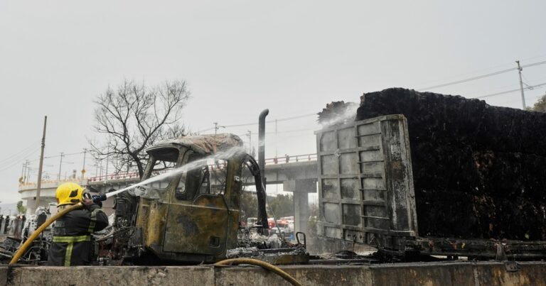 Los videos de la impactante explosión de un camión de gas en la Ciudad de México que dejó 3 muertos