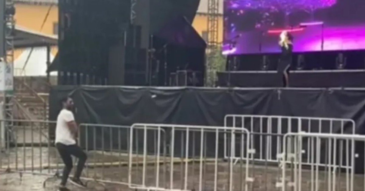 Una cantante admirable: solo tuvo una persona de público y dio el recital