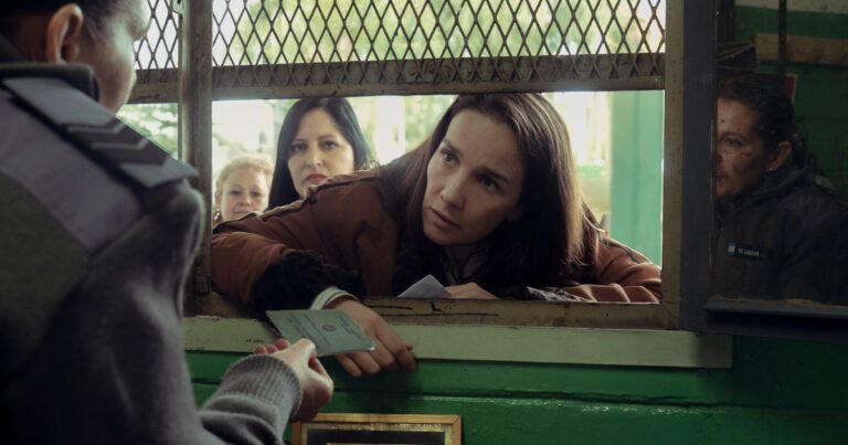 Natalia Oreiro es La mujer de la fila, y sufre como una madre