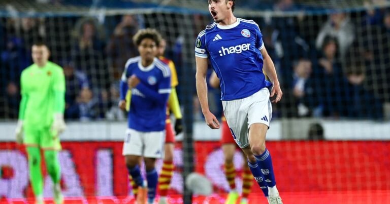 Joaquín Panichelli, goleador en Francia, reveló su devoción por Maradona: "Cuando murió me tomé el subte y fui a despedirlo a la Casa Rosada"