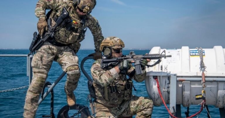 ¿Cuál es la conexión de Ron DeSantis con los Navy SEAL, el comando élite de la Armada de EE.UU.?