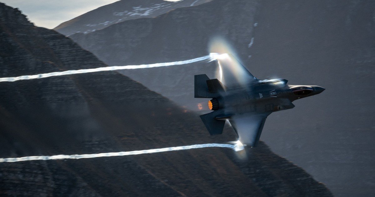 Aviones de combate con IA y cucarachas espías: el cambiante negocio de la guerra