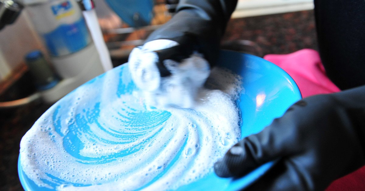 Empleadas domésticas: cómo quedan la hora y el mes tras el aumento de 1,4% para noviembre