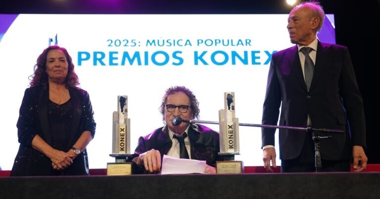 Premios Konex a la Música Popular 2025: Charly García recibió en persona su estatuilla, se emocionó y recordó a Mercedes Sosa