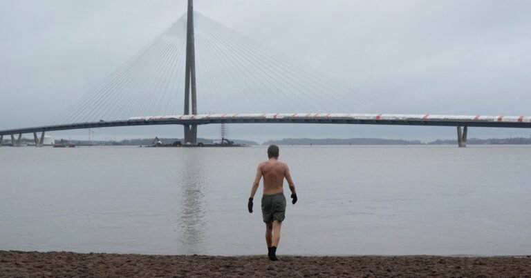 La inesperada crisis que enfrenta el país más feliz del mundo: “Me aterra por los jóvenes”