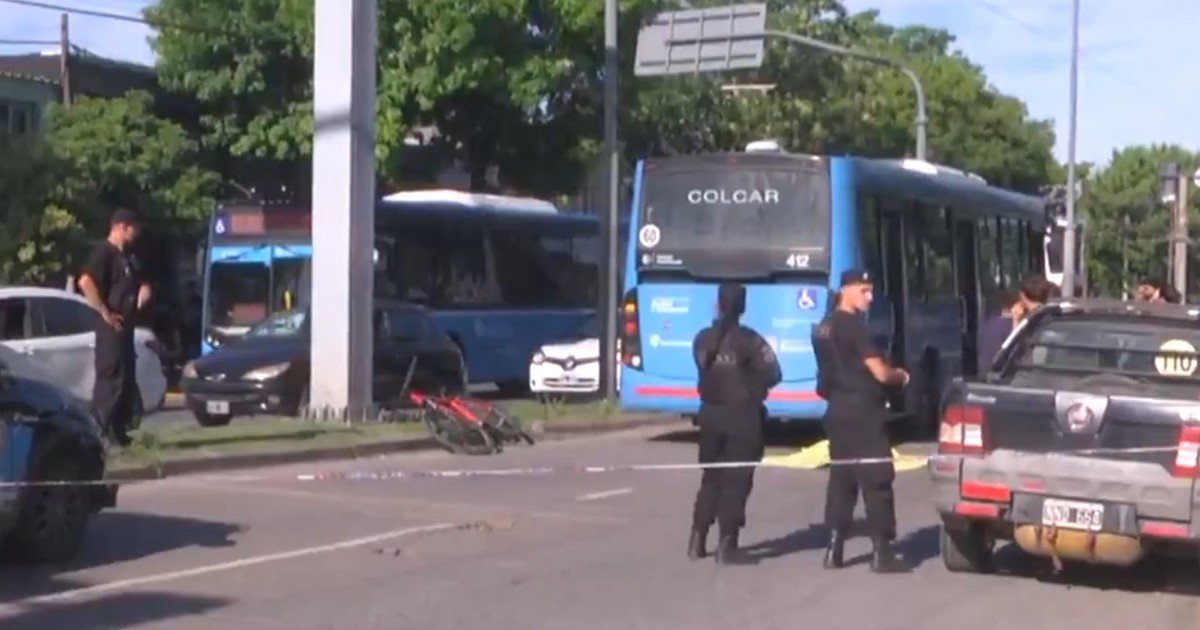 Rosario: una estudiante de medicina murió atropellada por un colectivo luego de que un conductor abriera la puerta de su camioneta