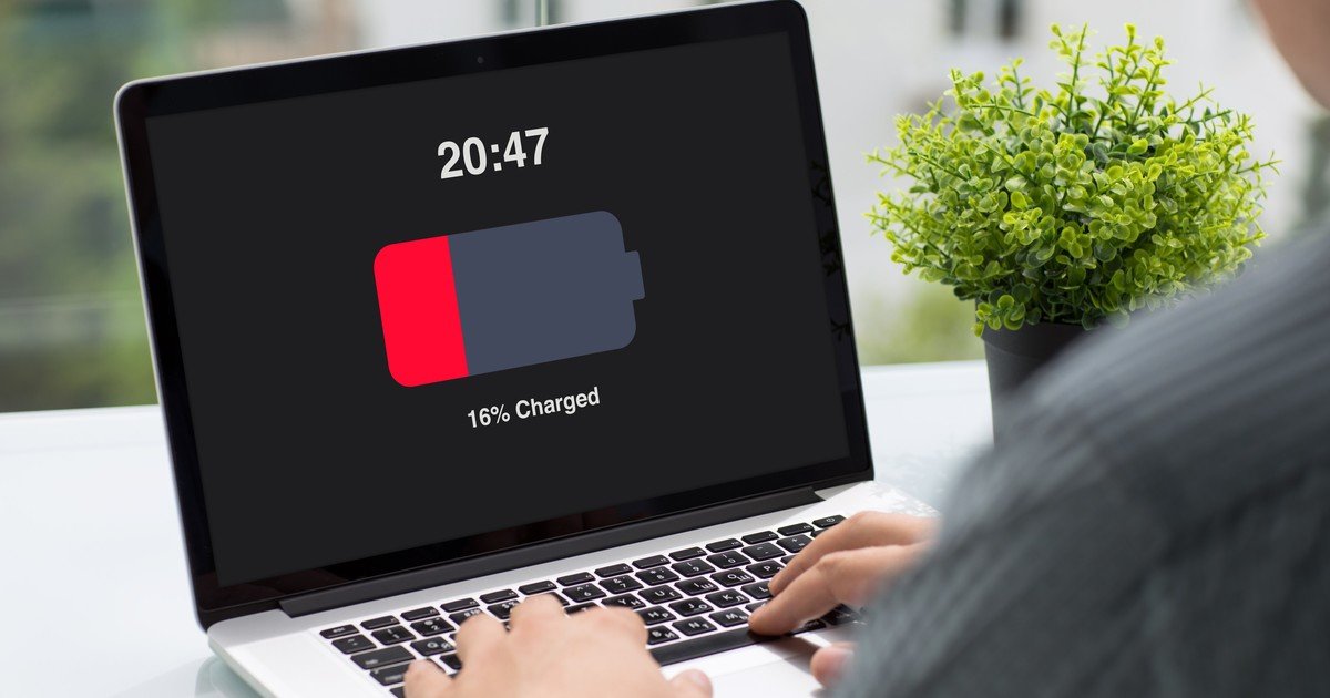 Mito o realidad: qué hay de cierto en que tener una notebook siempre enchufada arruina la batería