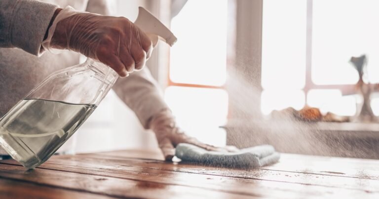 La ANMAT prohibió el uso y la venta de una marca de limpiadores y desengrasantes