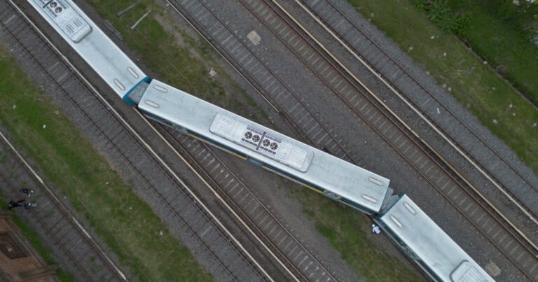 Así descarriló el tren Sarmiento en Liniers: el video del momento exacto