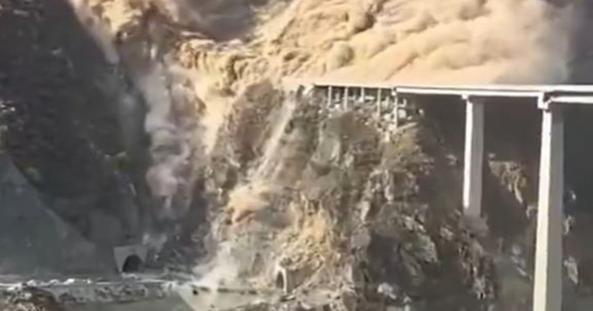 Colapsó un puente gigante de 758 metros en China: el impactante video