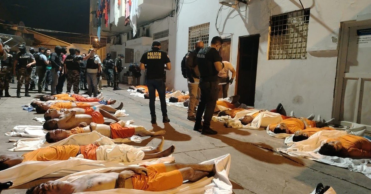 Dos bandas narco, una venganza brutal y el traslado a una prisión estilo Bukele: cómo fue la masacre con 31 muertos en una cárcel de Ecuador