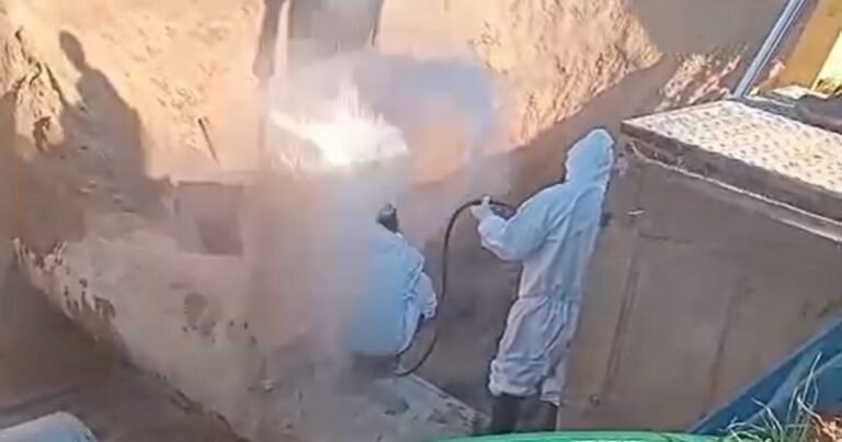 Impresionante explosión de un caño de agua en Paraná: dos operarios heridos