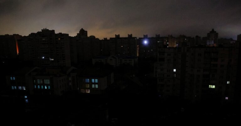 Fuertes explosiones en Kiev en medio de las conversaciones por un acuerdo de paz propuesto por Estados Unidos