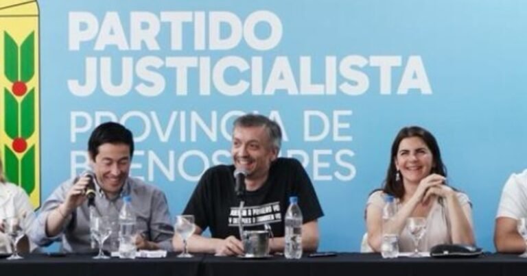 La provocadora remera de Máximo Kirchner contra Kicillof en la cumbre del PJ bonaerense