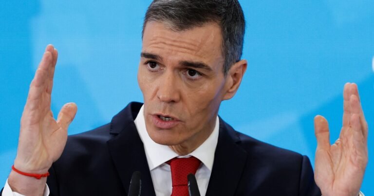 Castigo electoral a Pedro Sánchez en las elecciones regionales de Extremadura: perdió la mitad del voto progresista, ganó el PP pero necesitará a Vox