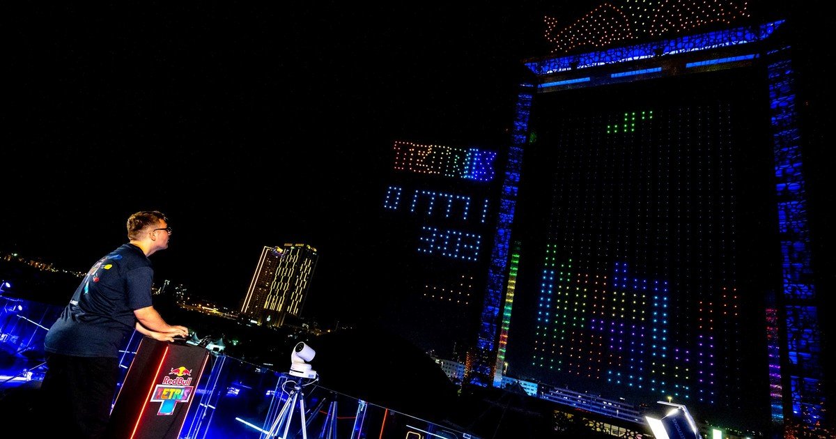 Más de 2.500 drones y un nuevo récord mundial: así fue la final del primer mundial de Tetris