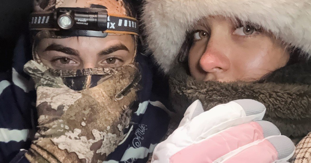 Las aventuras de María Becerra y J Rei en Finlandia: auroras boreales, carpa y fogatas en la noche a 20° bajo cero