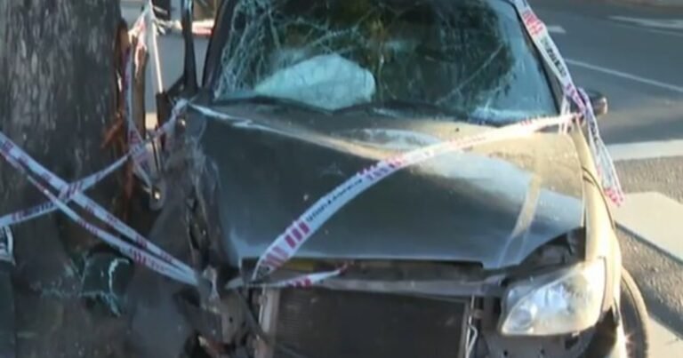 Un joven le robó las llaves del auto a su tía, chocó e hirió a dos personas en Pompeya: dijo que perdió el control porque quiso esquivar a un gato negro