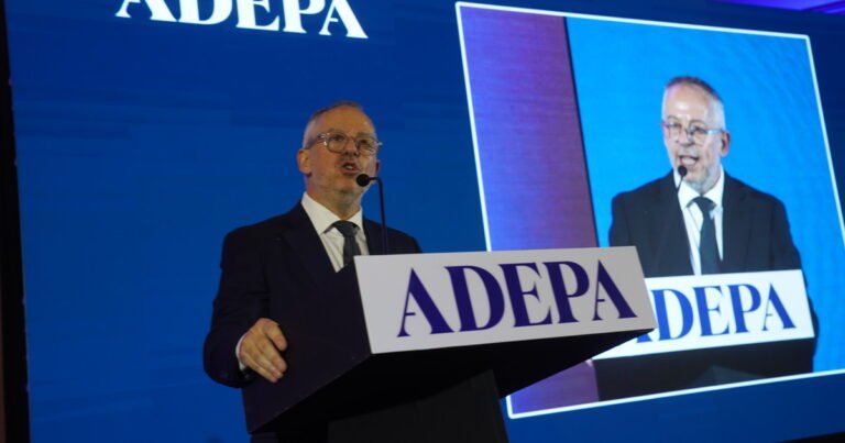 ADEPA destacó el rol del periodismo, cuestionó el hostigamiento de la AFA y alertó por el nuevo Código Penal que impulsa el Gobierno