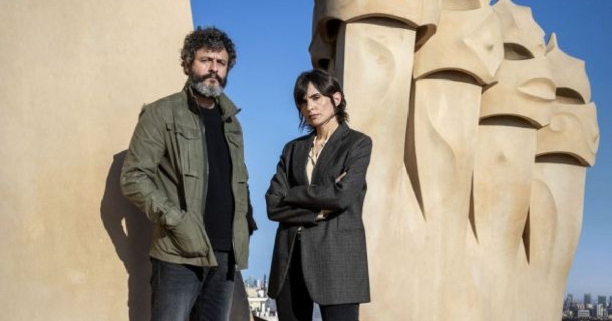 Por qué vale la pena ver "Ciudad de sombras", el atrapante thriller catalán que tiene en la obra de Gaudí a uno de sus protagonistas