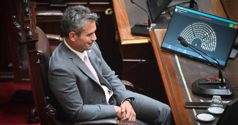 Batalla cultural vs. pragmatismo: para salir al mercado y no afectar sus proyecciones, el Gobierno se conforma con sacar el Presupuesto que aprobó Diputados