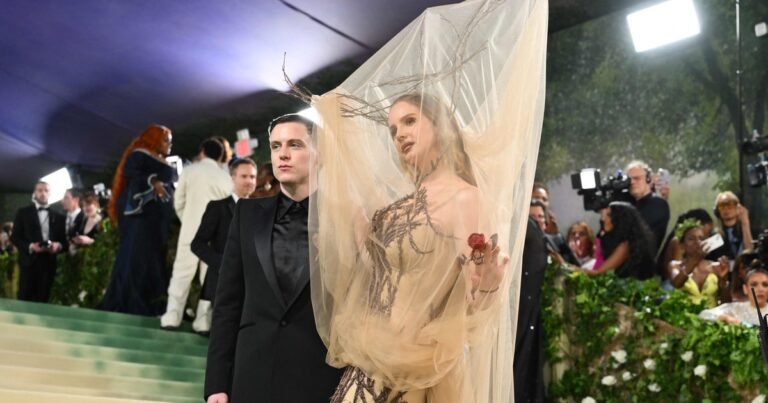 Estudió metafísica en la universidad y hoy es la voz melancólica más influyente de su generación