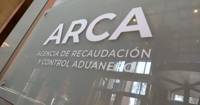 Sigue la pulseada millonaria entre ARCA y un grupo de empresas: les ofrecen pagar en 10 años y a una tasa de 1% mensual