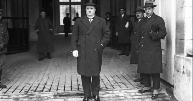 El alcalde que no sabía leer ni escribir y pasó de electricista a multimillonario