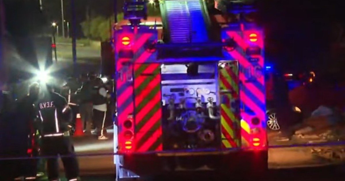 Atropellaron a cuatro bomberos que apagaban un incendio y uno de ellos murió