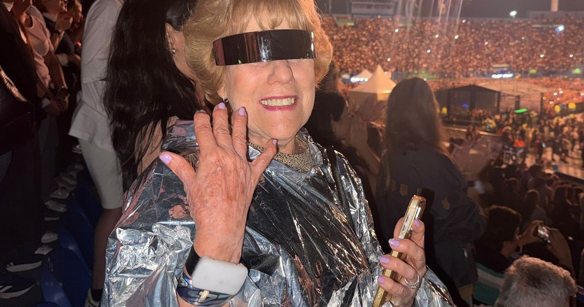 Shakira le cumplió el sueño a una abuela salteña de 79 años y entró caminando con ella a su show en Vélez