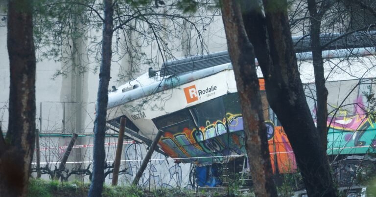 El maquinista que murió en el segundo accidente de trenes de España era un joven que estaba haciendo una práctica de formación
