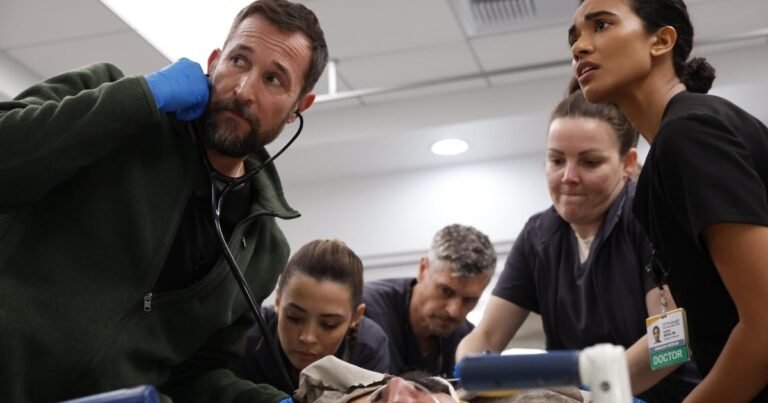 Por qué no hay que perderse "The Pitt", la serie médica en tiempo (casi) real que atrapa y no da respiro