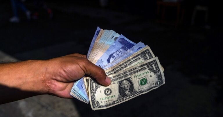 EE.UU. se apura a vender petróleo venezolano y cambia la relación con su antiguo enemigo