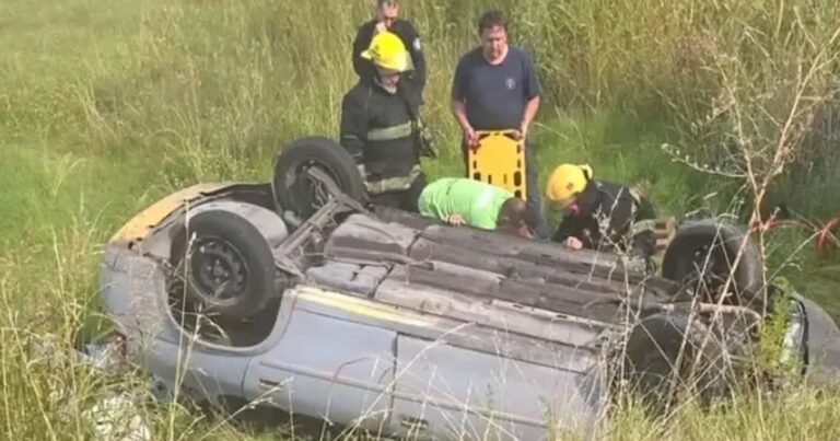 Volcó en la ruta, quedó atrapado en el auto y esperó ayuda durante 9 horas: "No me desesperé nunca"