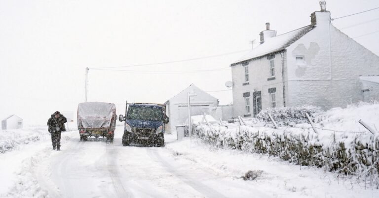 Alertas por la tormenta Chandra en todo el Reino Unido, Irlanda y Escocia: nieve, inundaciones y vientos de 120 kilómetros por hora