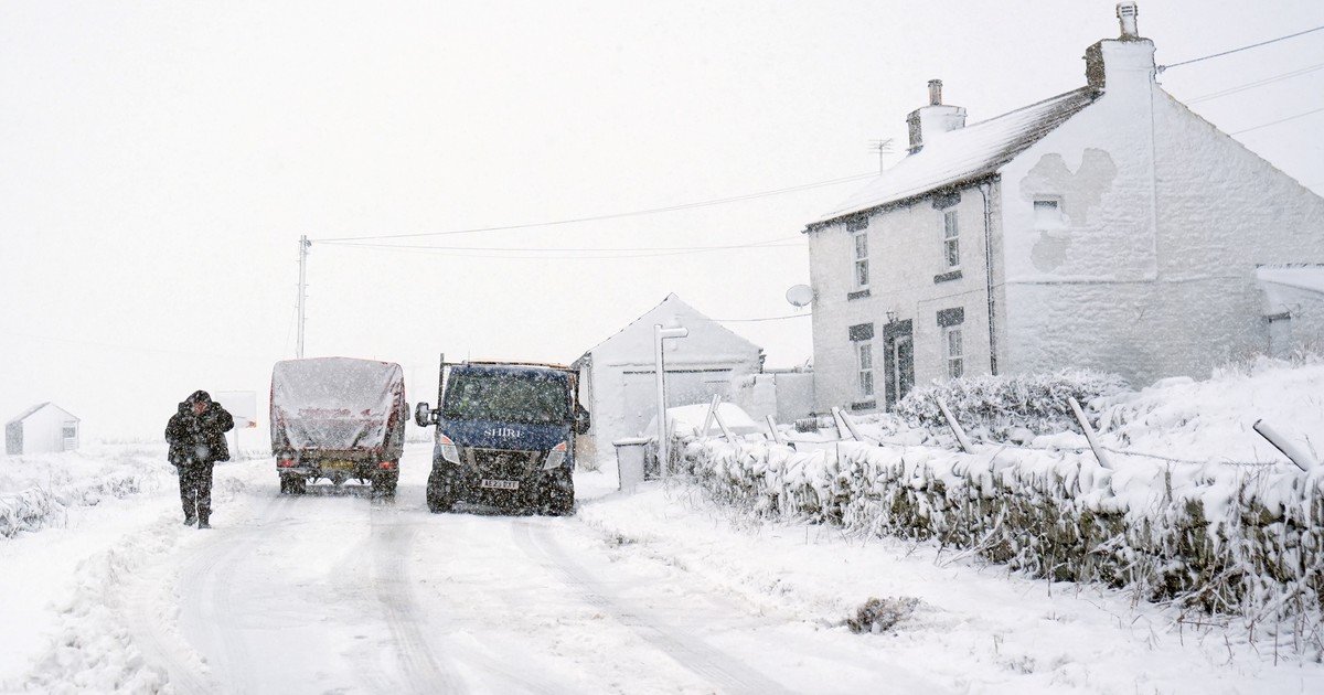 Alertas por la tormenta Chandra en todo el Reino Unido, Irlanda y Escocia: nieve, inundaciones y vientos de 120 kilómetros por hora