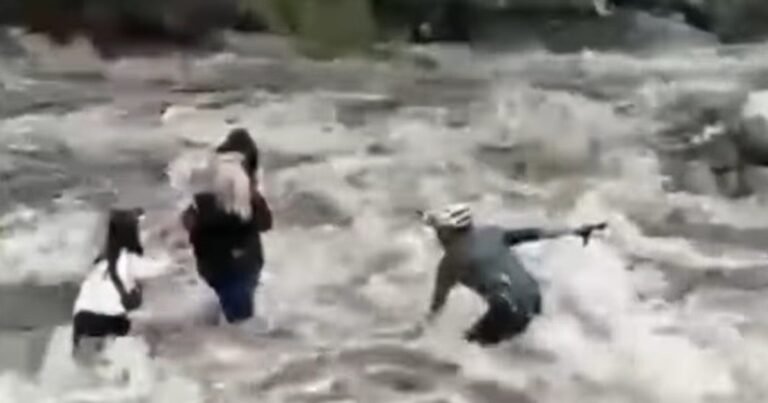 Un ministro de San Luis se metió en un arroyo desbordado para salvar a dos turistas atrapadas por el agua