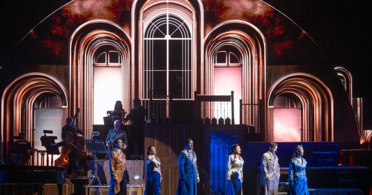 "Astor, Piazzolla eterno" recrea la vida del genial bandoneonista con música y baile sobre el escenario del Colón