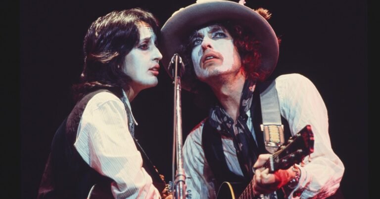 La frase de Bob Dylan sobre su historia de amor con Joan Baez: “Es difícil estar enamorado y ser sabio al mismo tiempo”
