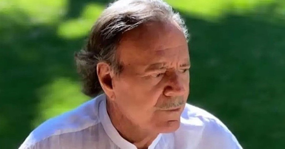 Julio Iglesias intenta frenar la investigación en España por agresión sexual: qué dice el escrito que presentó su defensa
