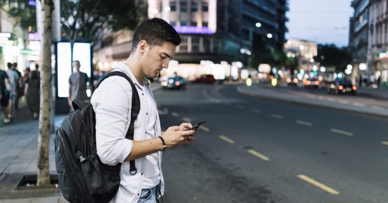 Adiós a los celulares: el cambio de hábito que es tendencia en 2026