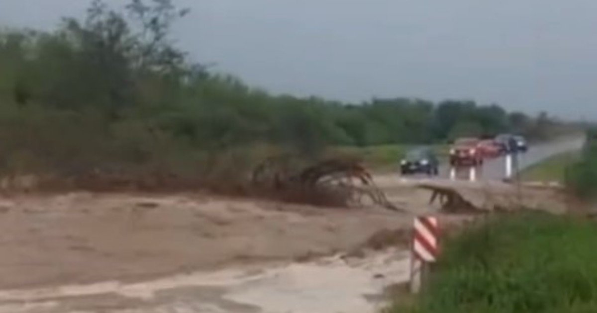 Fuerte tormenta en Salta: 100 mm en una hora, ríos de barro y autos florando en el agua