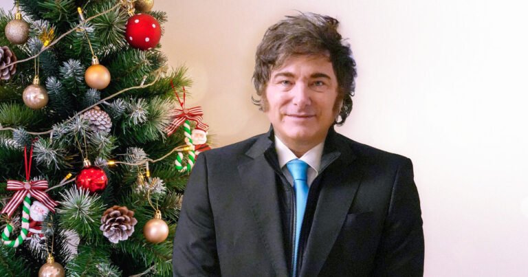 Puntual, Javier Milei publicó otro mensaje por Año Nuevo: la respuesta de sus funcionarios