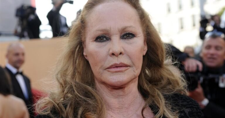 A los 89 años, Ursula Andress, la primera Chica Bond, denunció haber perdido una fortuna